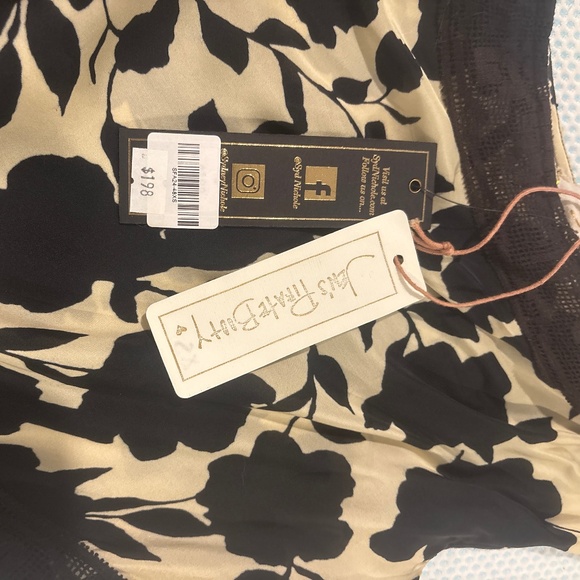 Beautiful long silky and lace dress - Picture 5 of 6